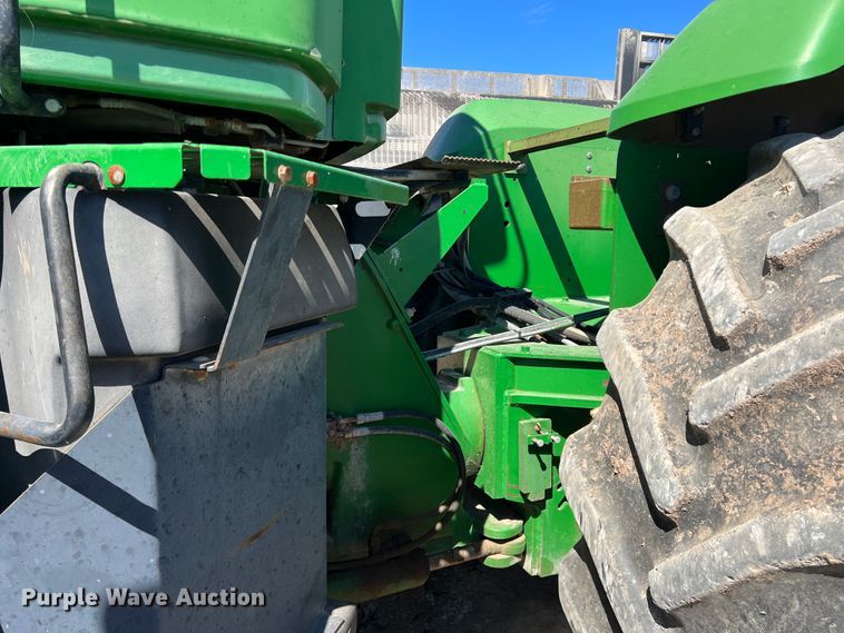 image for item DO8723 John Deere 9520  4WD tractor