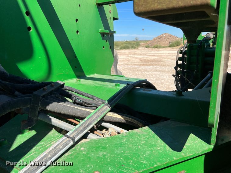 image for item DO8723 John Deere 9520  4WD tractor