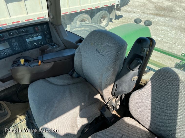 image for item DO8723 John Deere 9520  4WD tractor