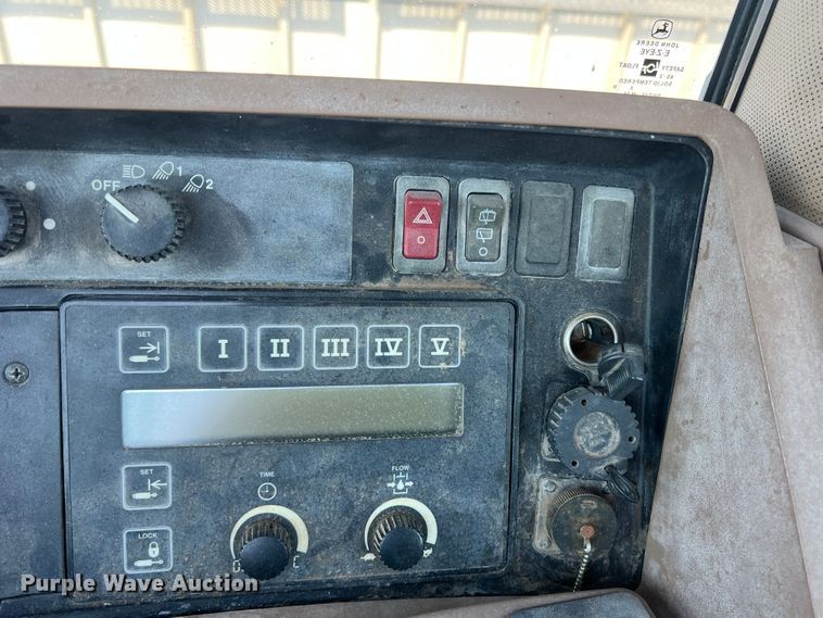 image for item DO8723 John Deere 9520  4WD tractor