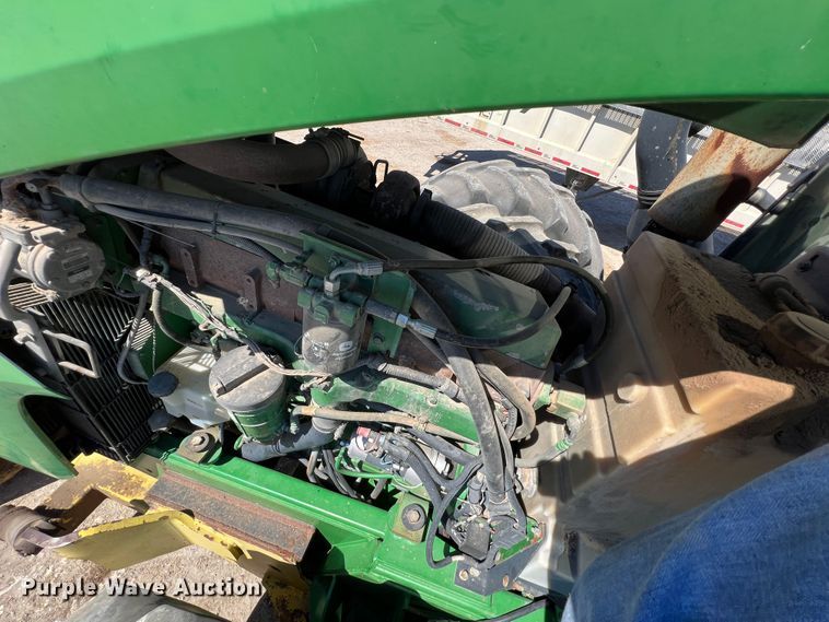 image for item DO8723 John Deere 9520  4WD tractor