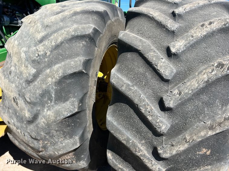 image for item DO8723 John Deere 9520  4WD tractor