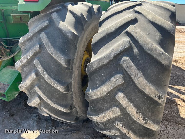 image for item DO8723 John Deere 9520  4WD tractor