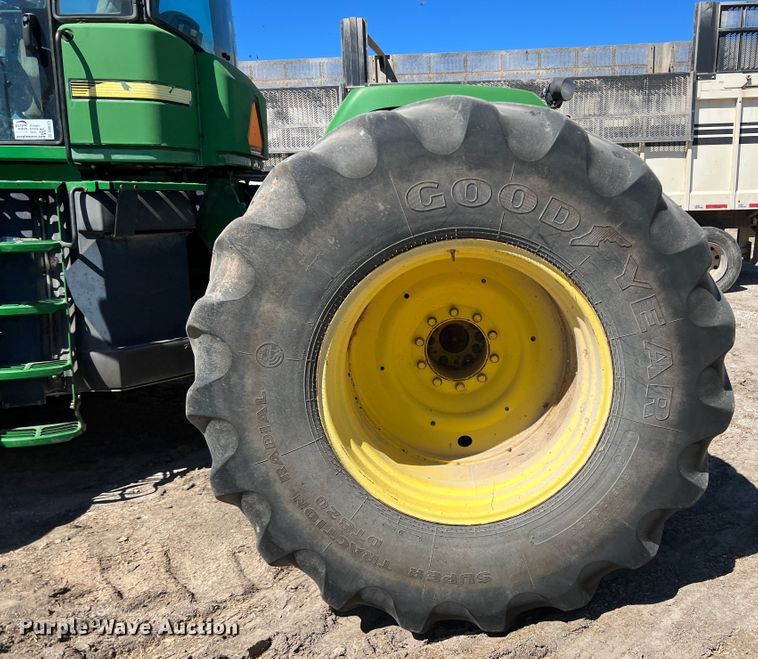 image for item DO8723 John Deere 9520  4WD tractor