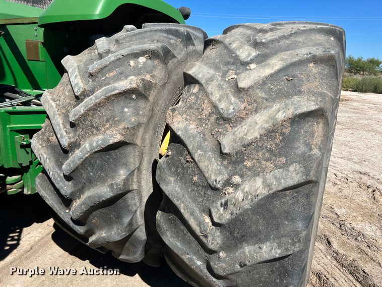 image for item DO8723 John Deere 9520  4WD tractor