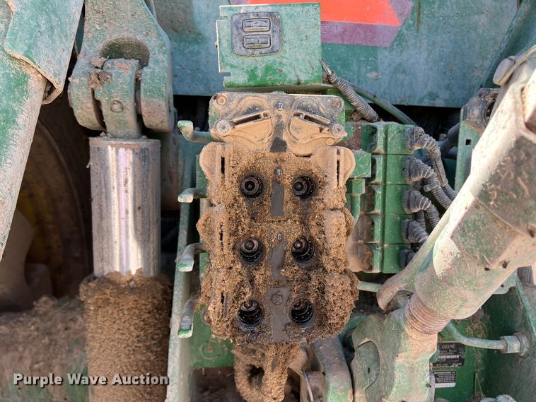 image for item DO8725 2009 John Deere 8430  MFWD tractor