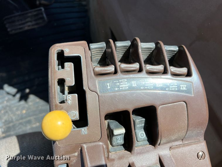 image for item DO8727 2005 John Deere 9420  4WD tractor