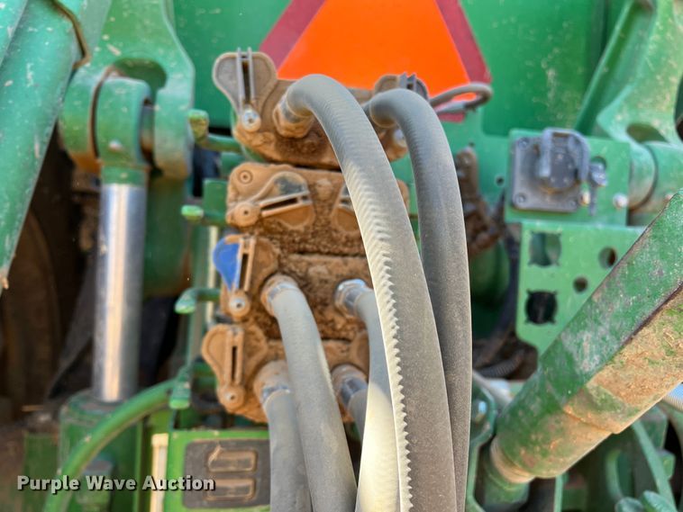 image for item DO8728 2013 John Deere 7200R  MFWD tractor