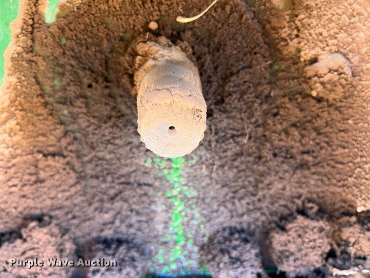 image for item DO8728 2013 John Deere 7200R  MFWD tractor