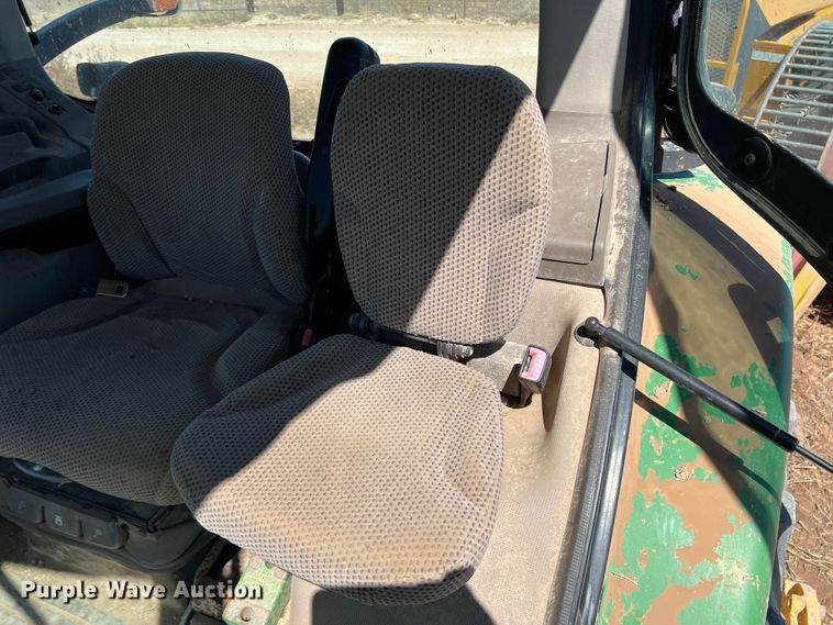 image for item DO8728 2013 John Deere 7200R  MFWD tractor