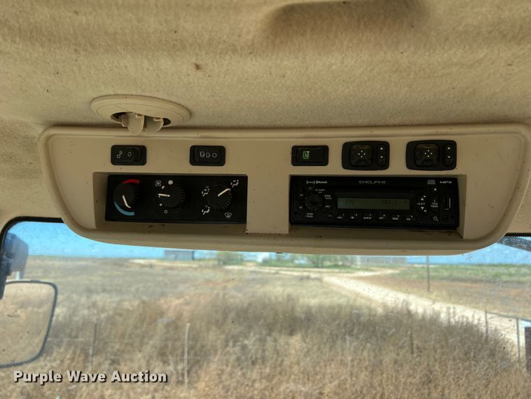 image for item DO8728 2013 John Deere 7200R  MFWD tractor