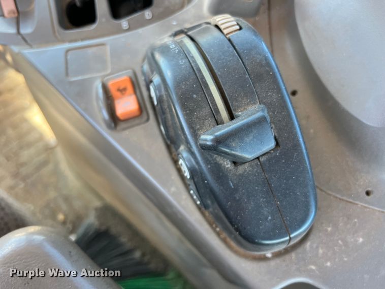 image for item DO8728 2013 John Deere 7200R  MFWD tractor