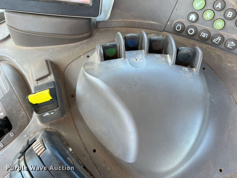 image for item DO8728 2013 John Deere 7200R  MFWD tractor