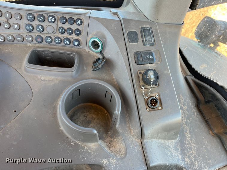 image for item DO8728 2013 John Deere 7200R  MFWD tractor