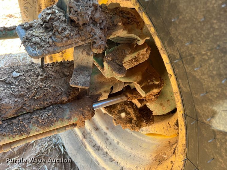 image for item DO8728 2013 John Deere 7200R  MFWD tractor