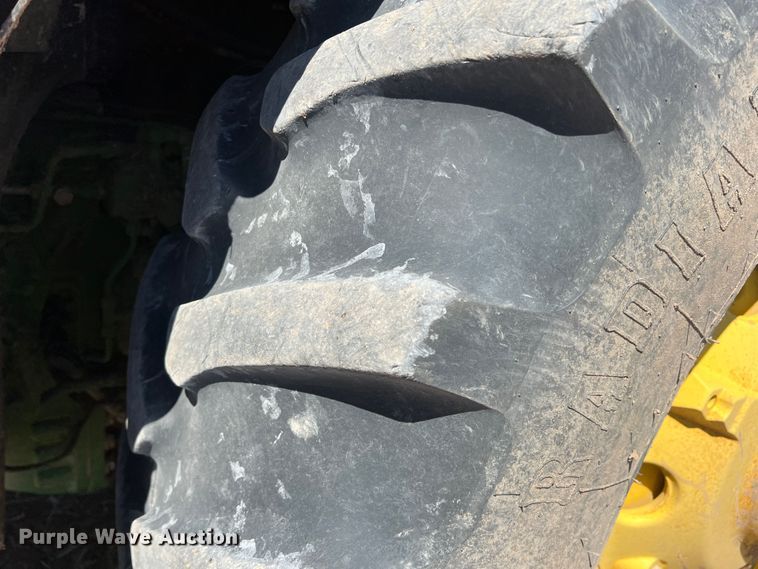 image for item DO8728 2013 John Deere 7200R  MFWD tractor