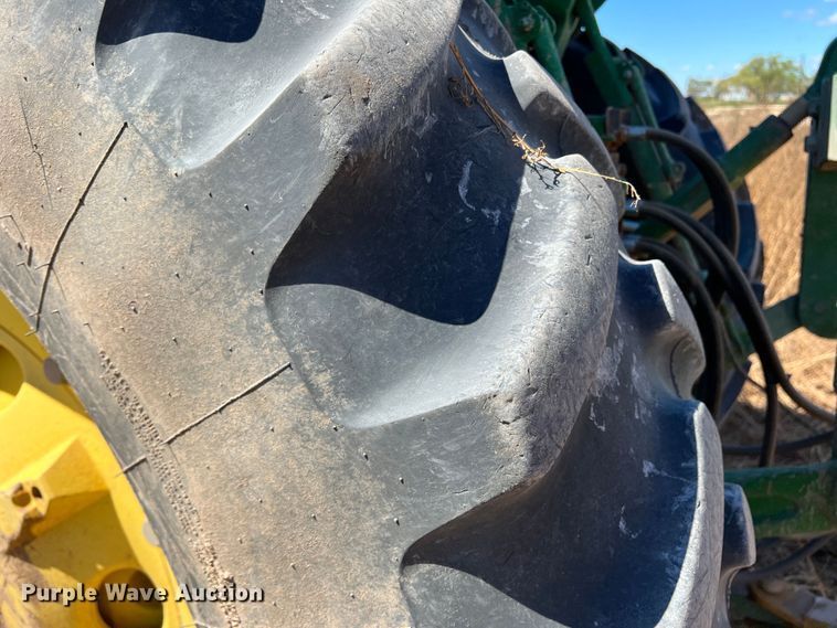 image for item DO8728 2013 John Deere 7200R  MFWD tractor