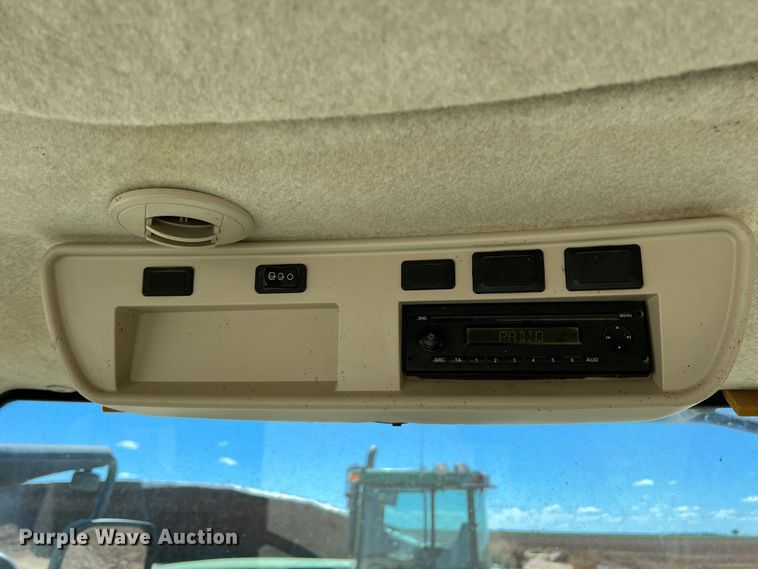 image for item DO8729 2015 John Deere 7230R  MFWD tractor