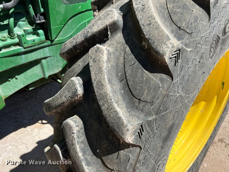 image for item DO8729 2015 John Deere 7230R  MFWD tractor