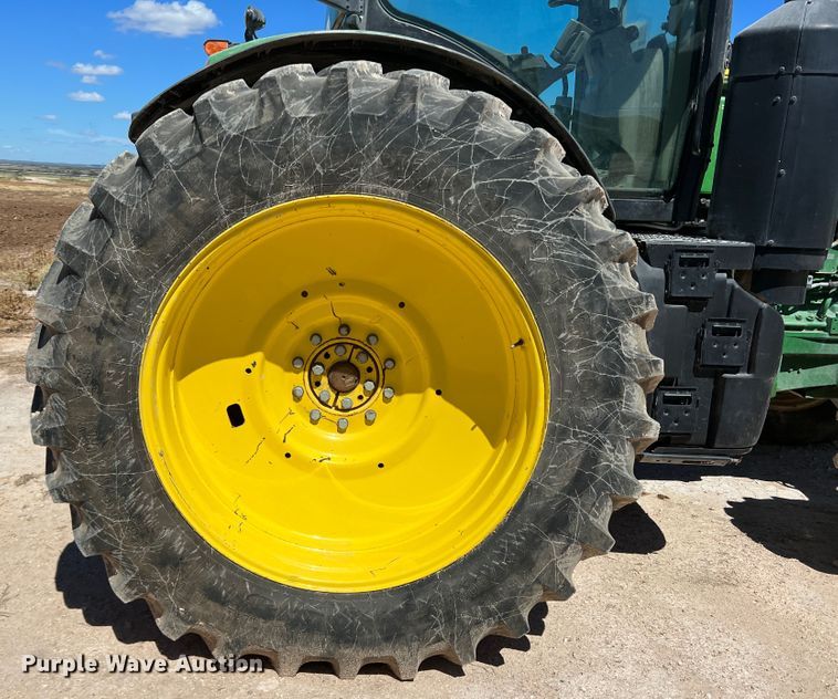 image for item DO8729 2015 John Deere 7230R  MFWD tractor