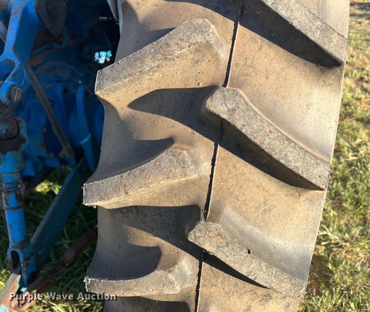 image for item DO8739 Ford 3415  tractor