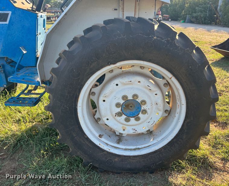 image for item DO8739 Ford 3415  tractor