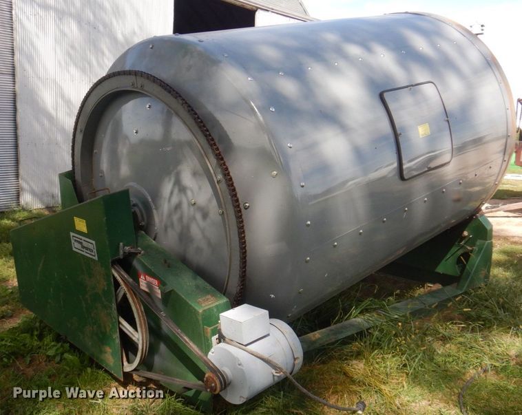 image for item DP0339 1997 FarmMaster FB233  feed grinder/mixer