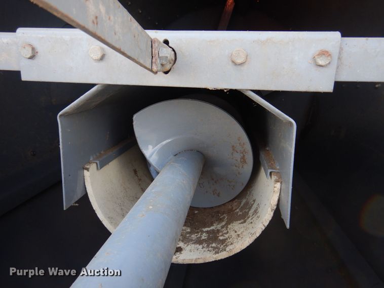 image for item DP0339 1997 FarmMaster FB233  feed grinder/mixer