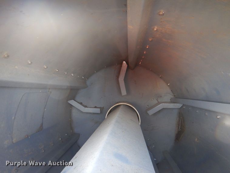 image for item DP0339 1997 FarmMaster FB233  feed grinder/mixer