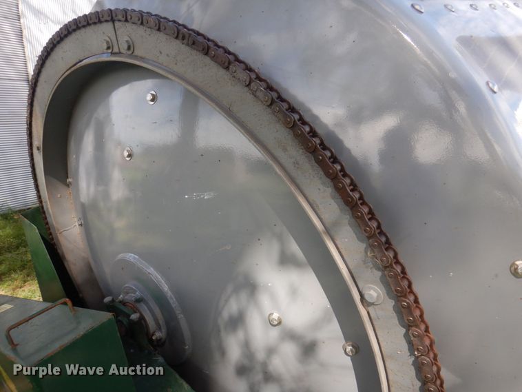 image for item DP0339 1997 FarmMaster FB233  feed grinder/mixer