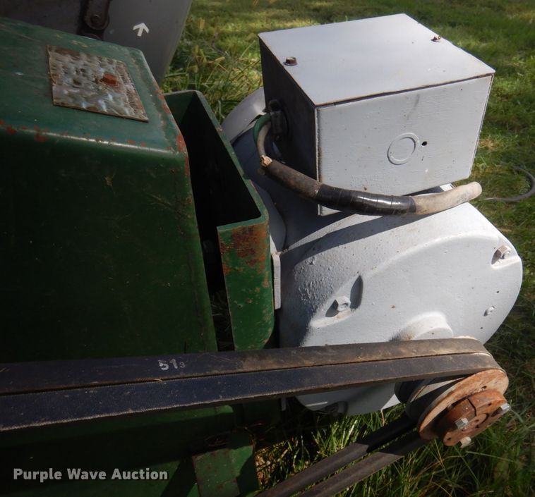 image for item DP0339 1997 FarmMaster FB233  feed grinder/mixer