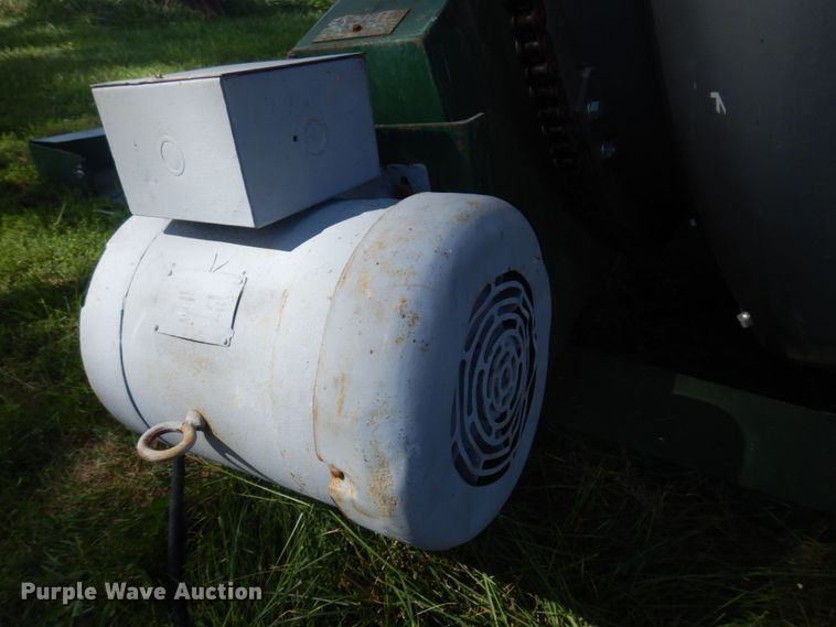 image for item DP0339 1997 FarmMaster FB233  feed grinder/mixer