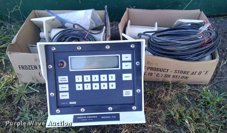 image for item DP0339 1997 FarmMaster FB233  feed grinder/mixer