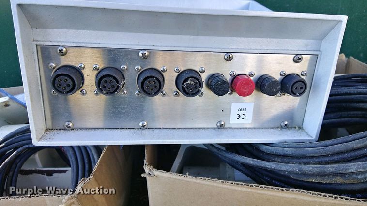 image for item DP0339 1997 FarmMaster FB233  feed grinder/mixer