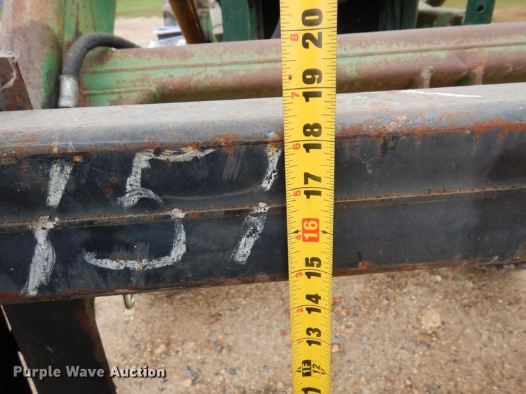 image for item DR0531 1974 Oliver 1465  tractor