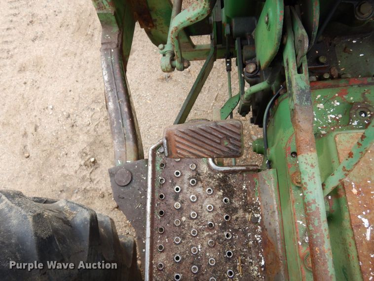 image for item DR0531 1974 Oliver 1465  tractor