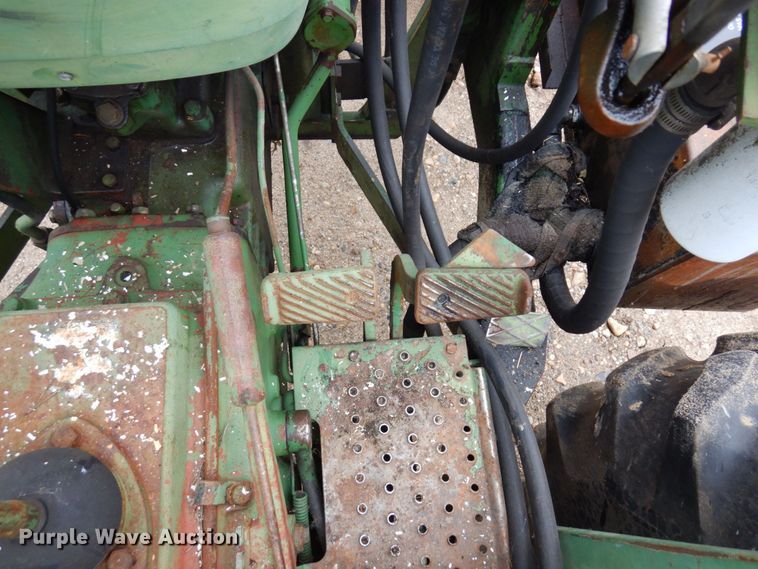 image for item DR0531 1974 Oliver 1465  tractor