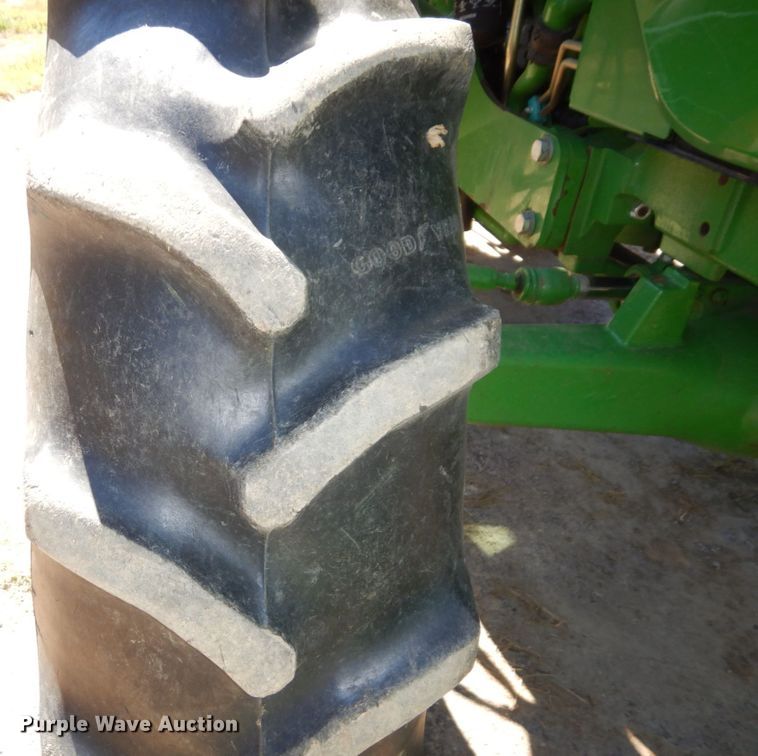 image for item DS1415 2014 John Deere 5085E  MFWD tractor