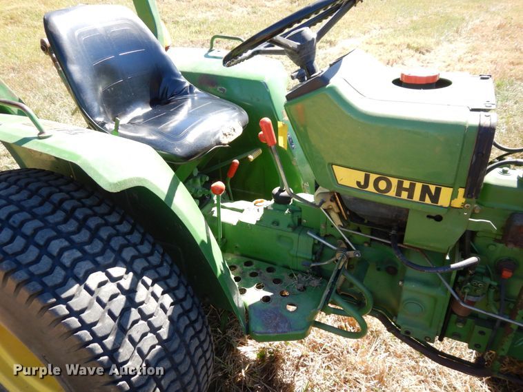 image for item DS1416 1985 John Deere 750  MFWD tractor