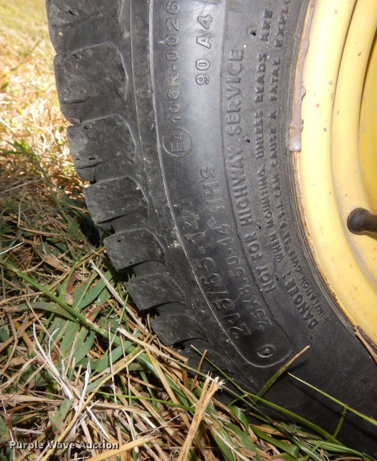 image for item DS1416 1985 John Deere 750  MFWD tractor