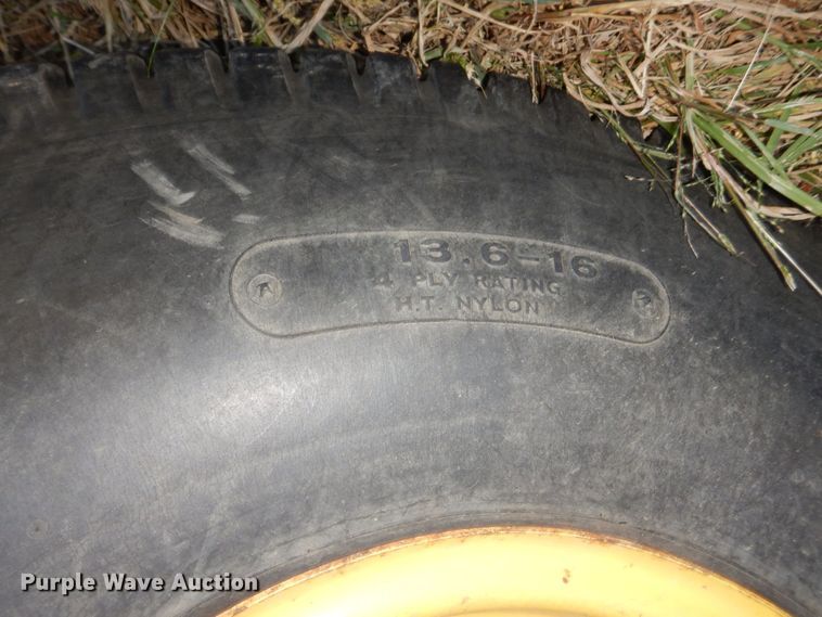 image for item DS1416 1985 John Deere 750  MFWD tractor