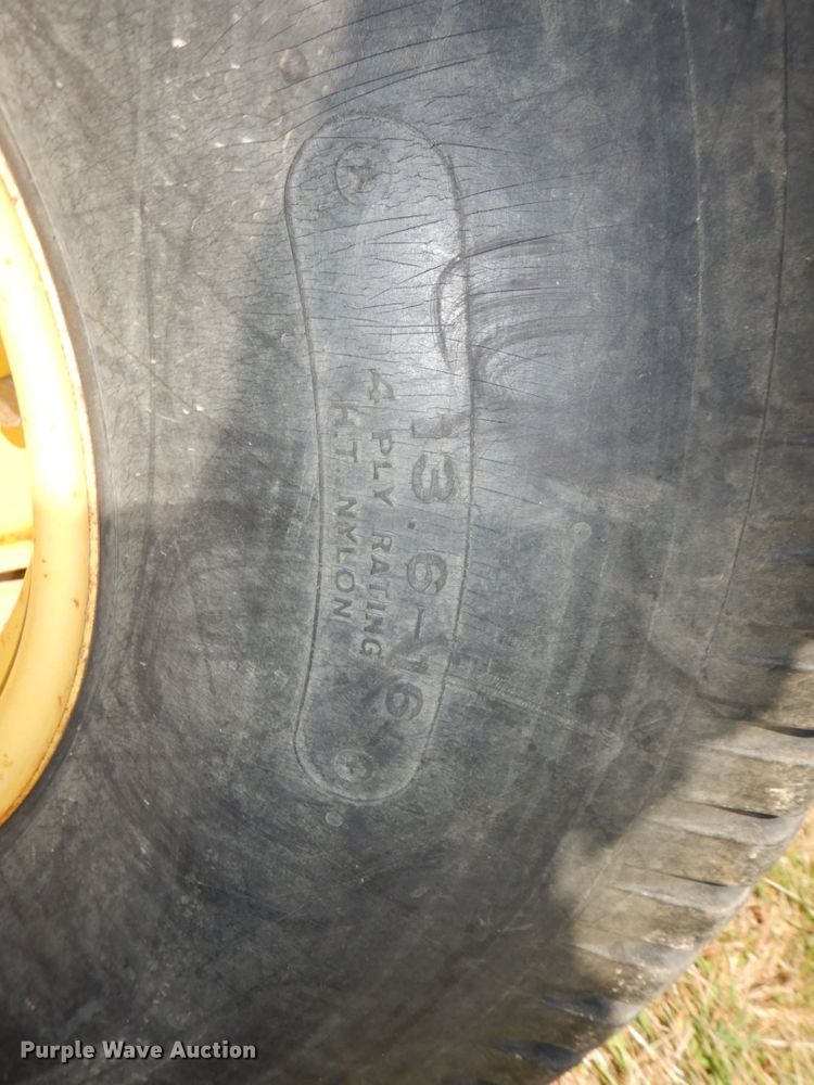 image for item DS1416 1985 John Deere 750  MFWD tractor