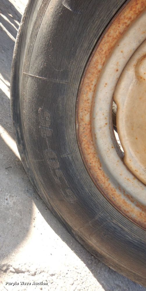 image for item DS1425 1978 Massey Ferguson 230  tractor