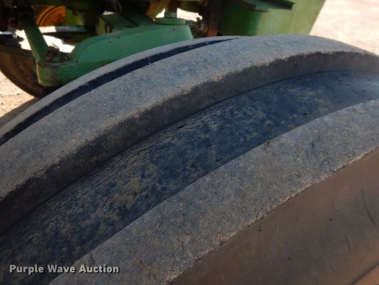 image for item HF9377 1980 John Deere 4640  tractor