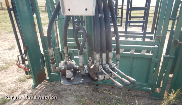 image for item HQ9514 Northstar 1000V  livestock chute