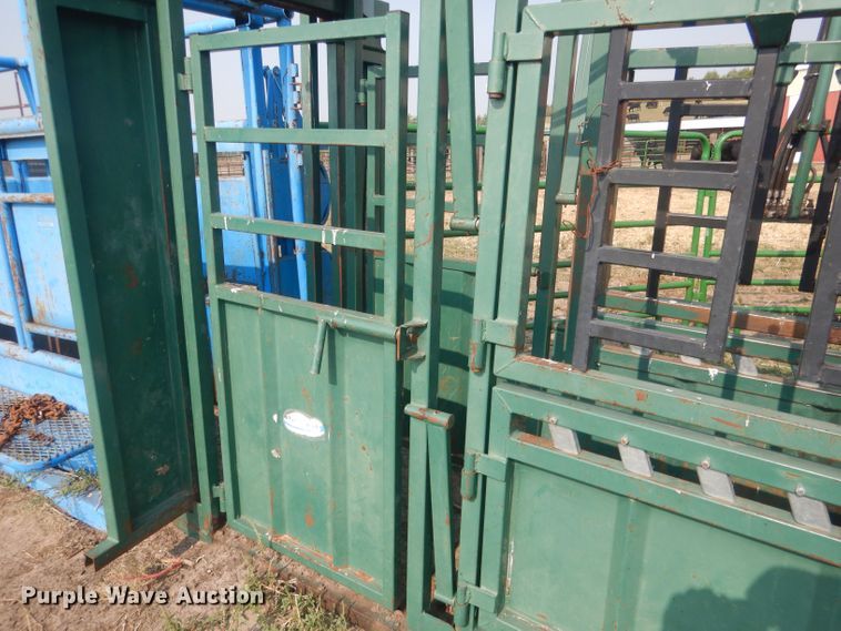 image for item HQ9514 Northstar 1000V  livestock chute
