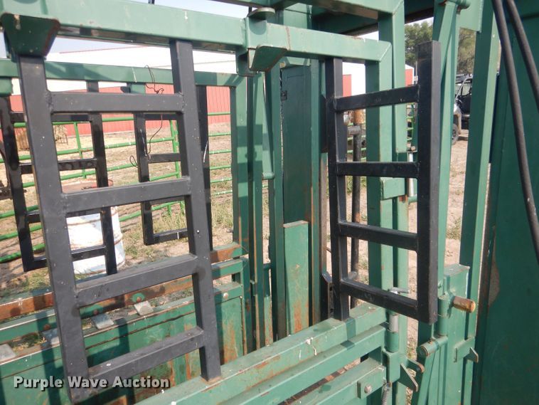 image for item HQ9514 Northstar 1000V  livestock chute