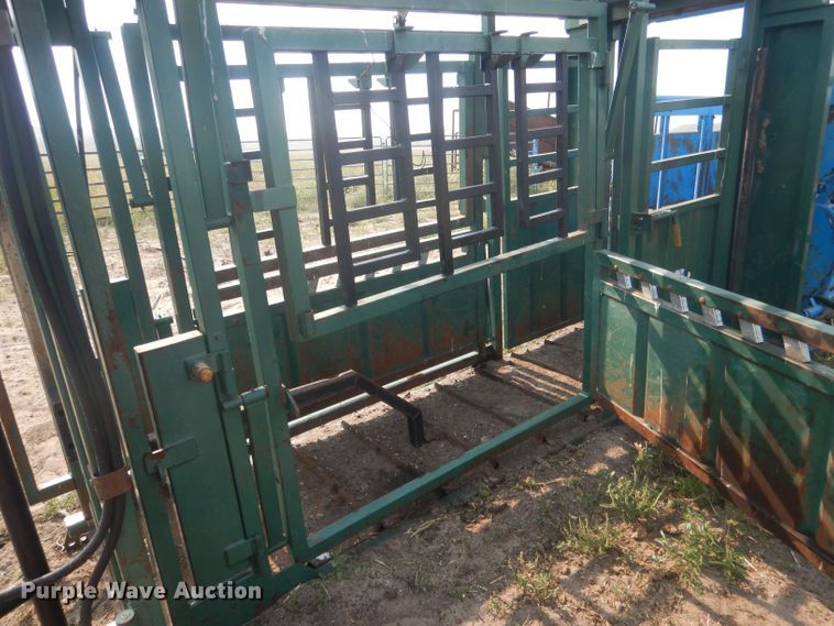 image for item HQ9514 Northstar 1000V  livestock chute