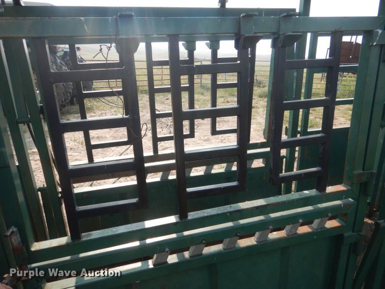 image for item HQ9514 Northstar 1000V  livestock chute