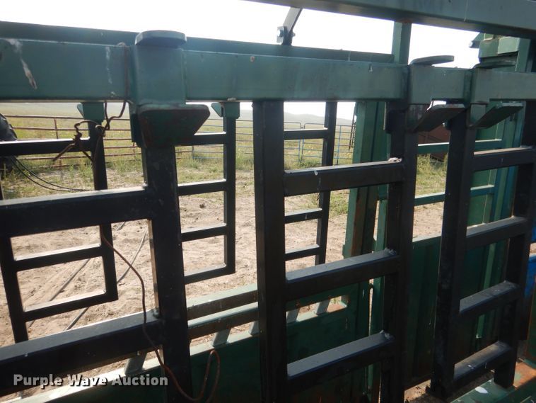 image for item HQ9514 Northstar 1000V  livestock chute